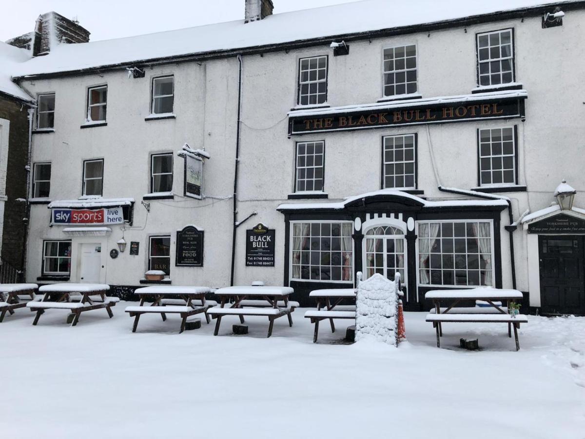 Black Bull Hotel Рийт Екстериор снимка