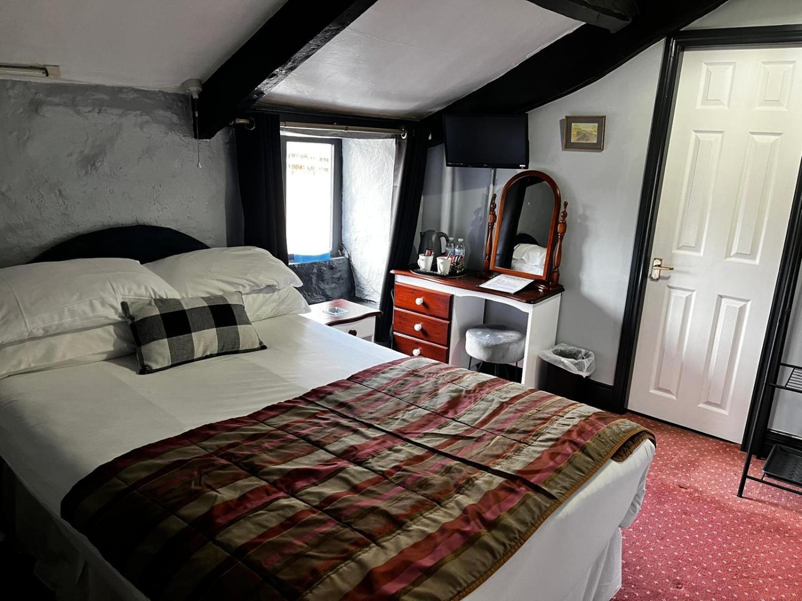 Black Bull Hotel Рийт Екстериор снимка