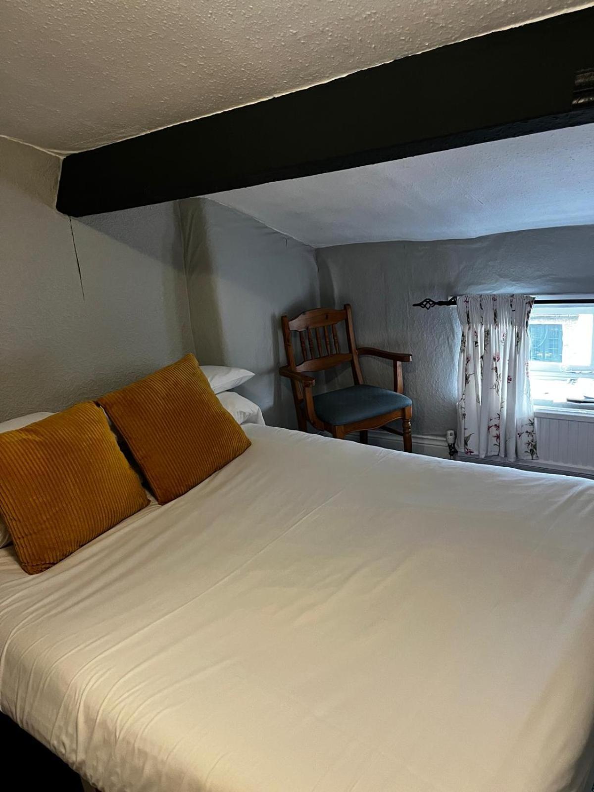 Black Bull Hotel Рийт Екстериор снимка