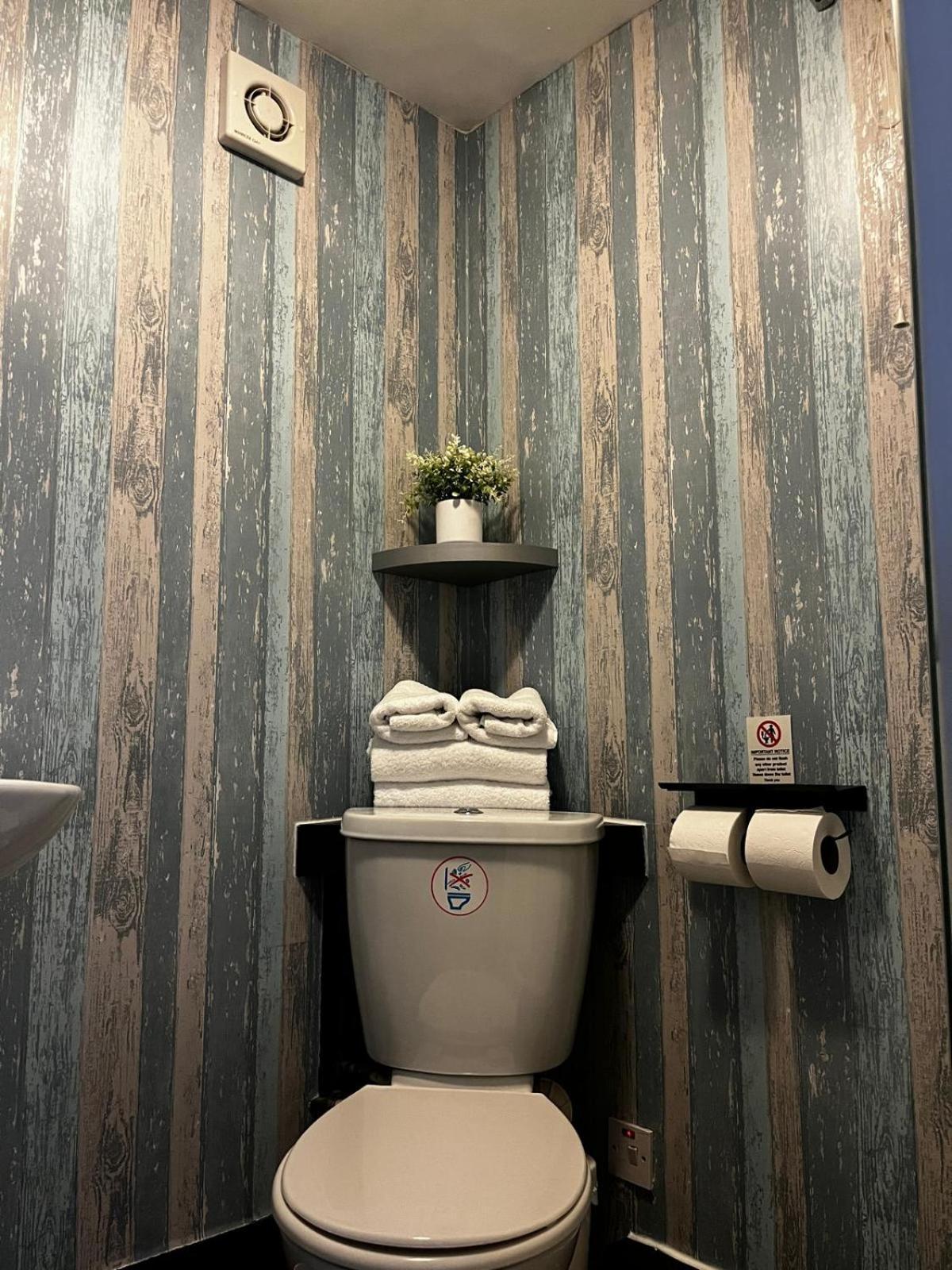 Black Bull Hotel Рийт Екстериор снимка