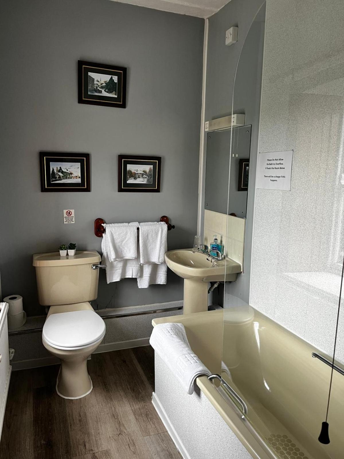 Black Bull Hotel Рийт Екстериор снимка
