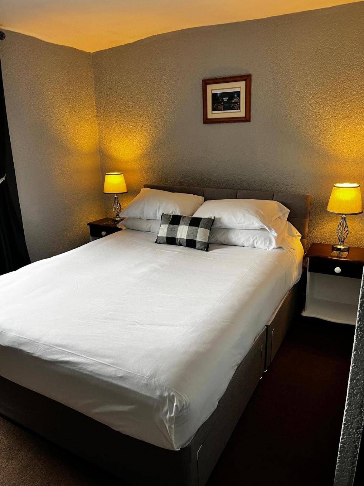 Black Bull Hotel Рийт Екстериор снимка