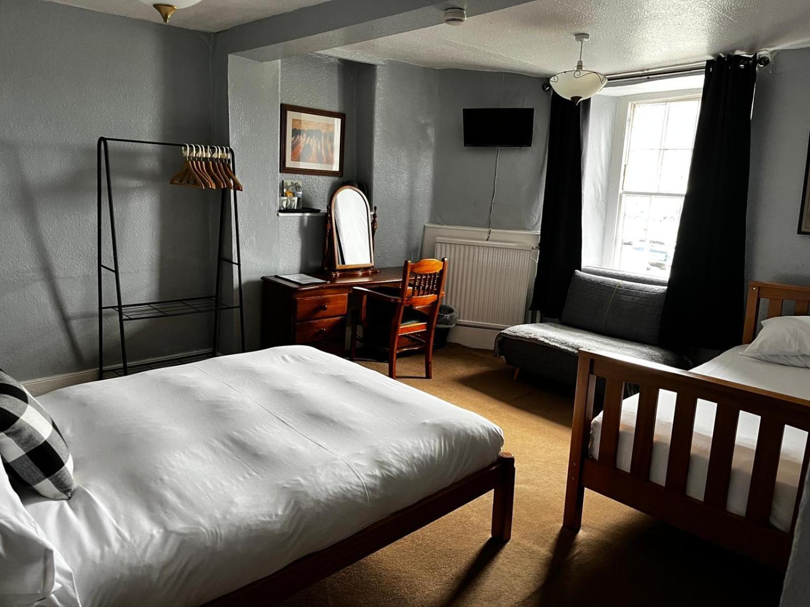 Black Bull Hotel Рийт Екстериор снимка