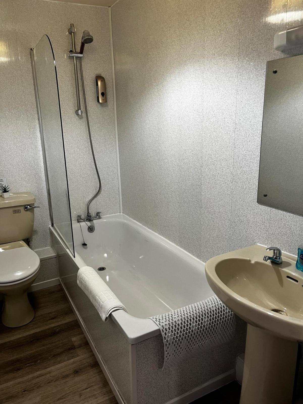 Black Bull Hotel Рийт Екстериор снимка