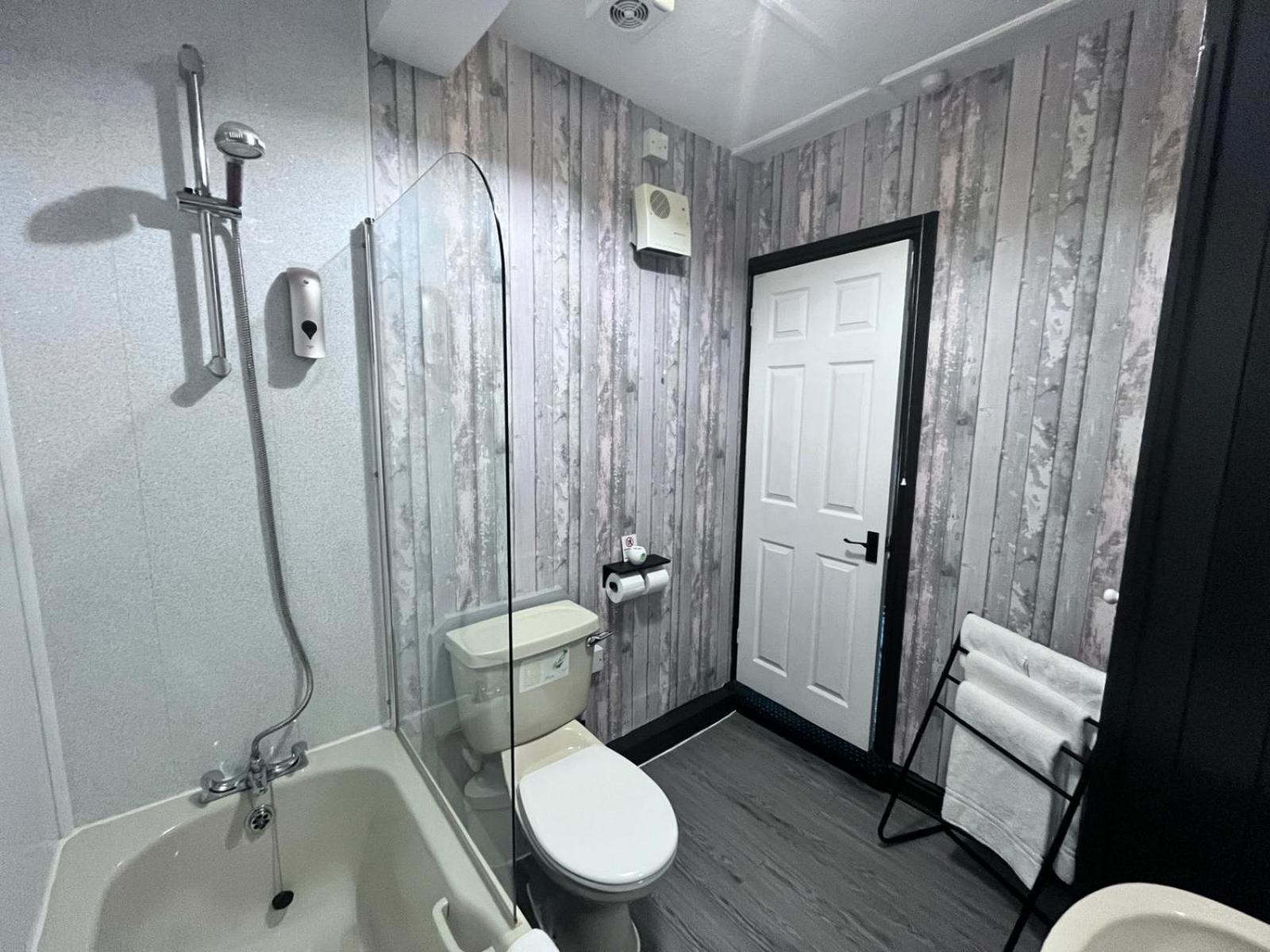 Black Bull Hotel Рийт Екстериор снимка