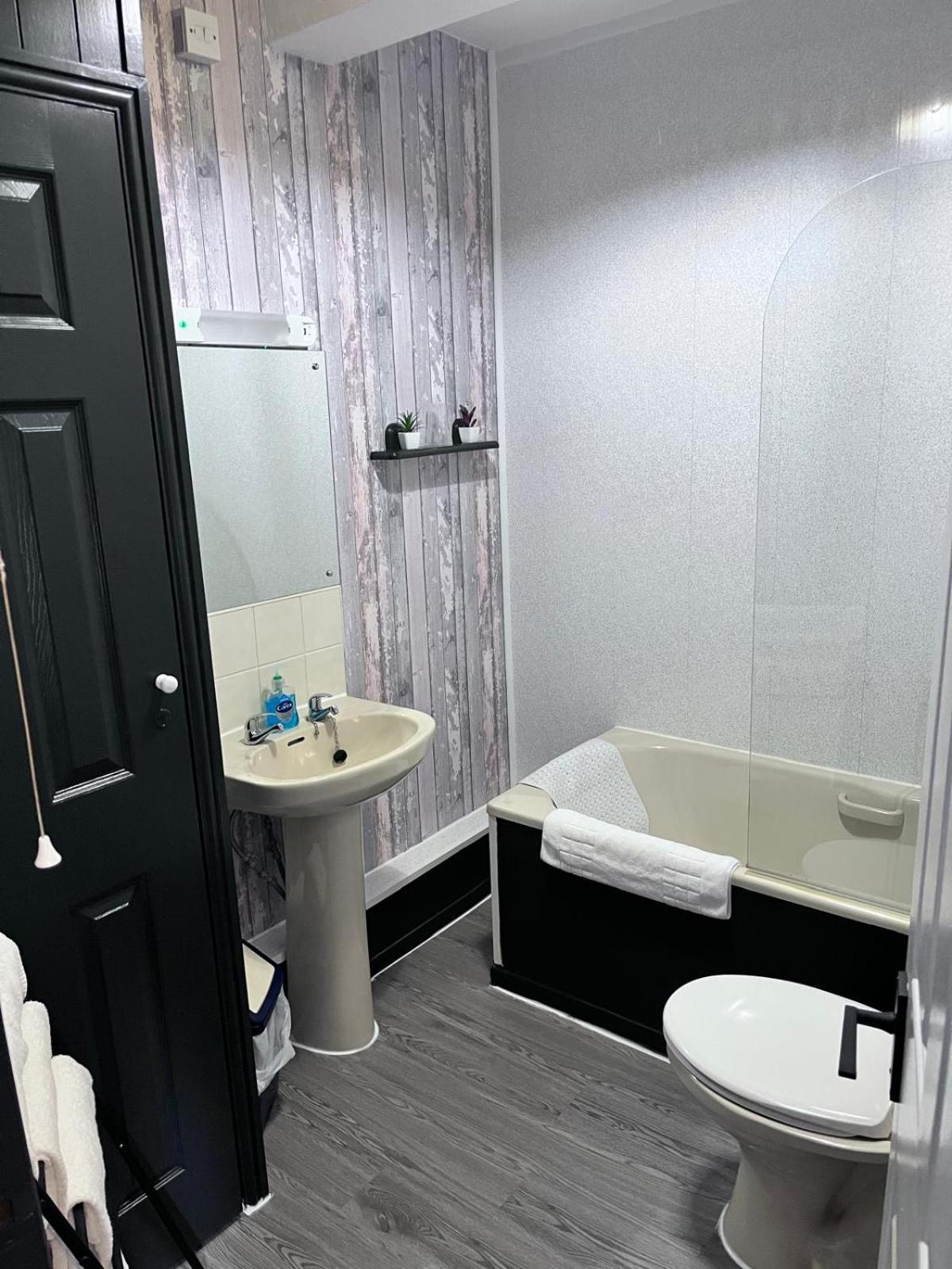 Black Bull Hotel Рийт Екстериор снимка
